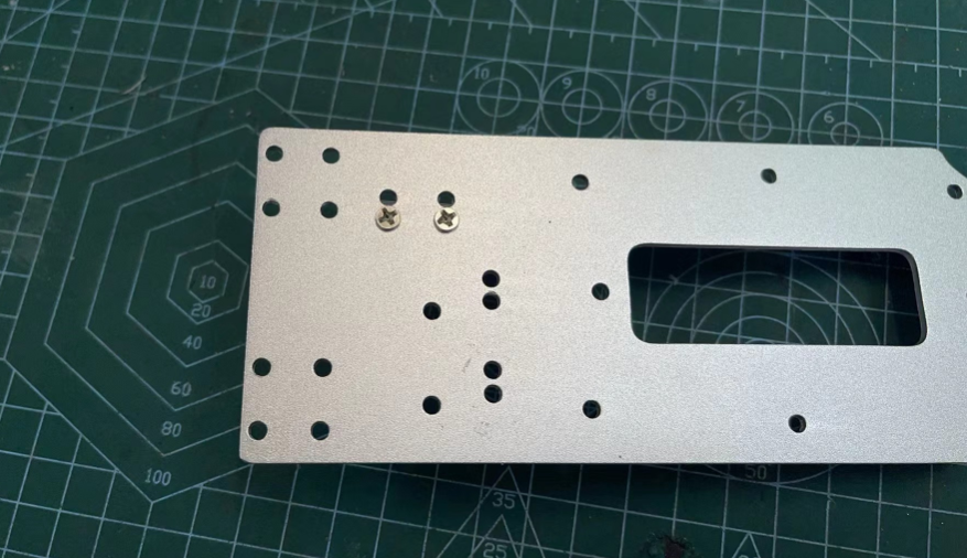 自己动手制作一个金属的带差速器的可转向的遥控玩具车