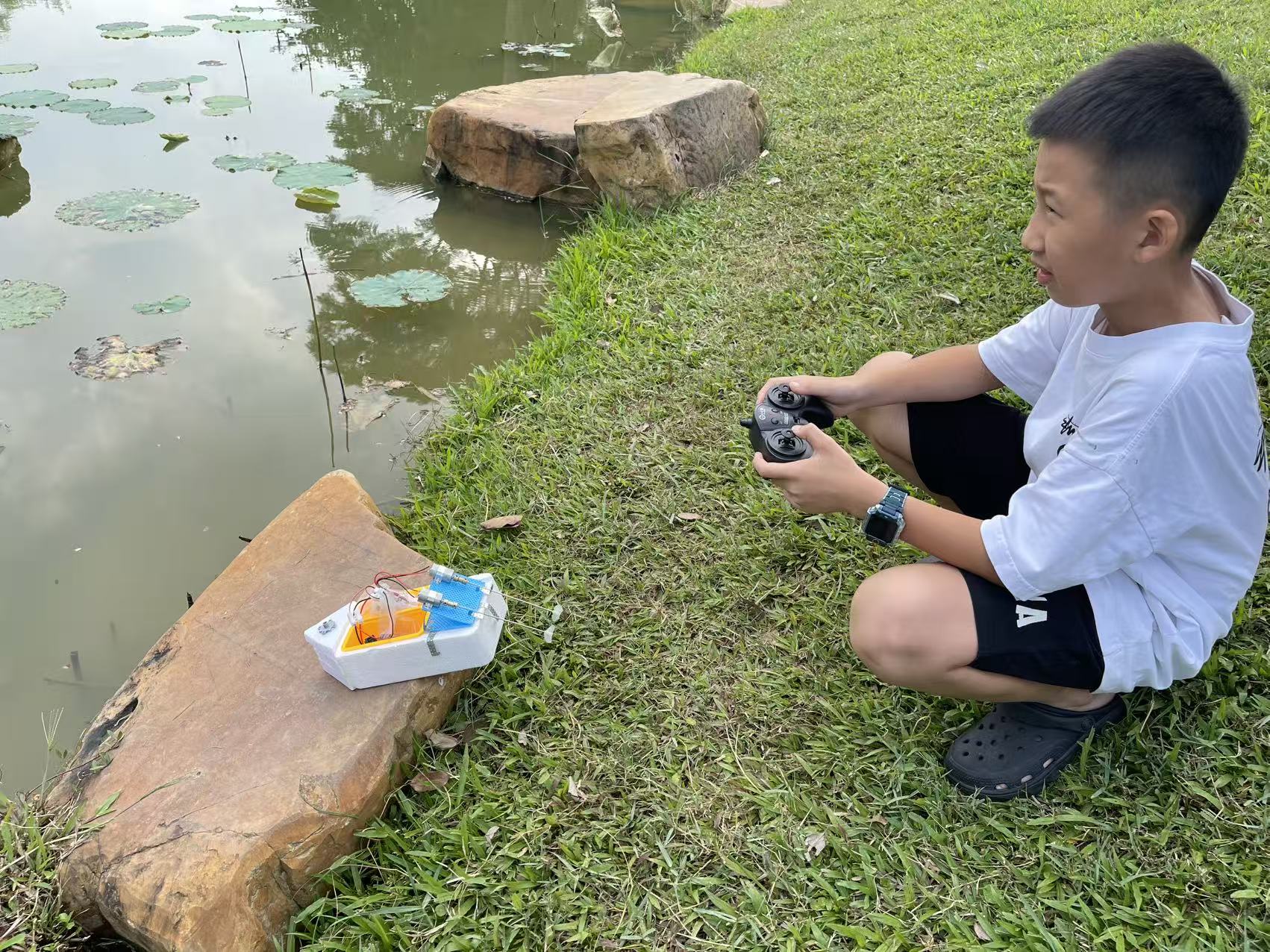 小钉锤中级遥控船下水测试-深圳光明区鹅颈水湿地公园