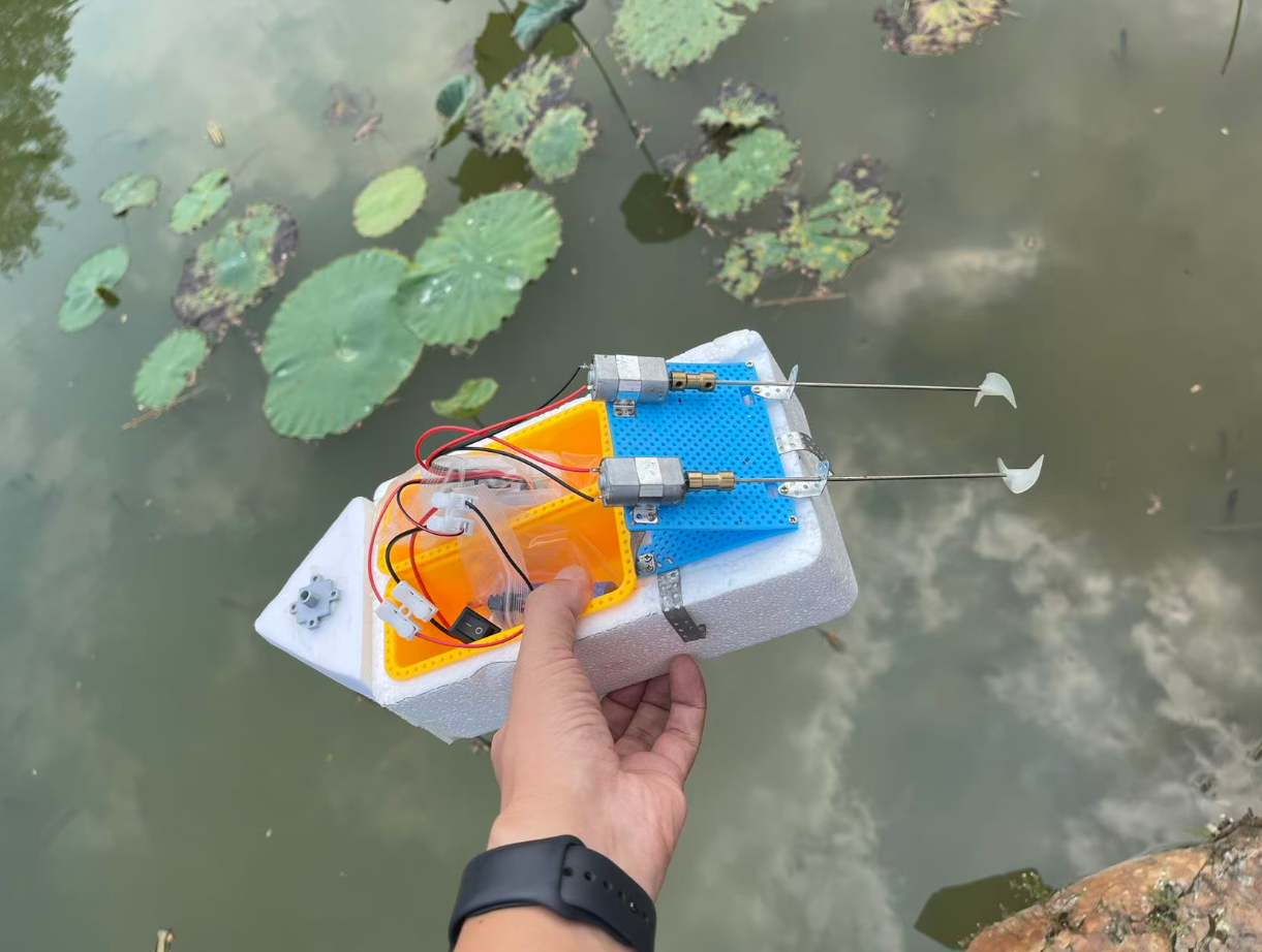 小钉锤中级遥控船下水测试-深圳光明区鹅颈水湿地公园