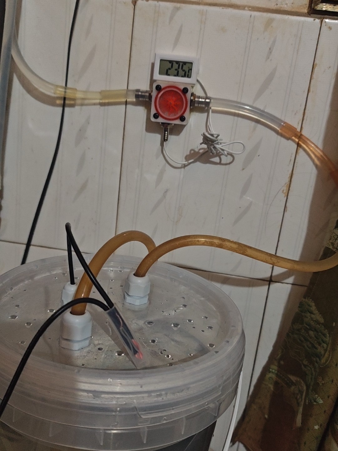 就是电源线要剪断才能通过密封螺母…其它很好