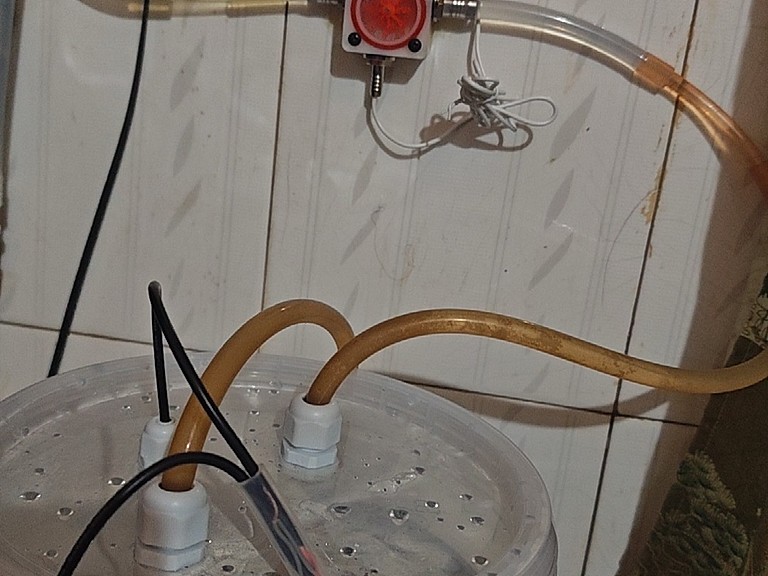 就是电源线要剪断才能通过密封螺母…其它很好