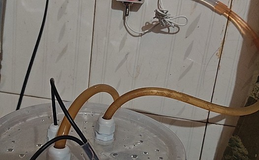 就是电源线要剪断才能通过密封螺母…其它很好